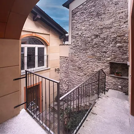 Spacious In The Center Of Bedero -