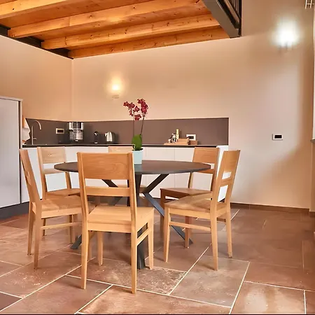Spacious In The Center Of Bedero - Lejlighed Brezzo
