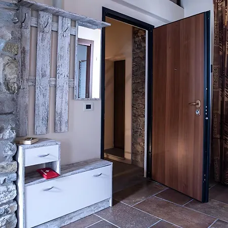 Spacious In The Center Of Bedero - Brezzo